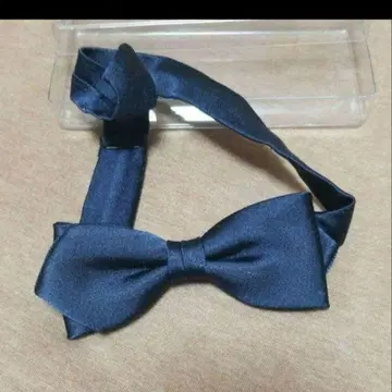 스카치 하우스 네이비 나비 넥타이 새틴 나비 넥타이입니다.