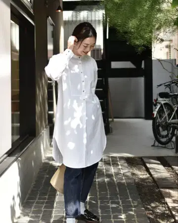 ourhome 주름이 잘 생기지 않는 가슴 부분 절개 롱 셔츠 화이트