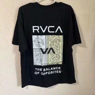 RVCA 반다나 패턴 블랙 티셔츠