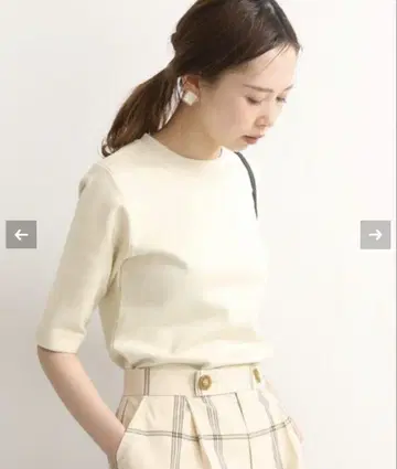 이에나 아이보리 반팔 티셔츠