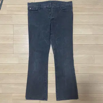 다크 그레이 부츠 컷 데님