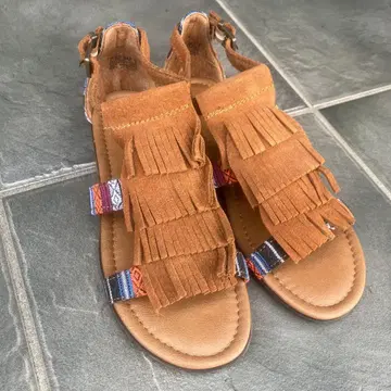 미네통카 MINNETONKA 프린지 샌들