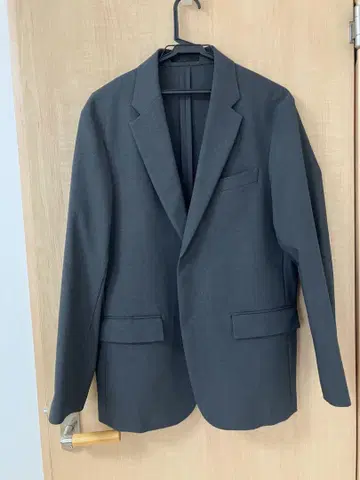 유니클로 감동 자켓 L 사이즈 다크 그레이 UNIQLO