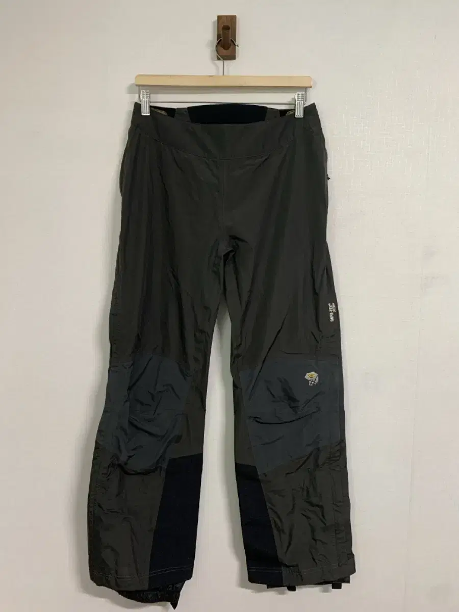 [M] Mountain Hardwear Women's Gore-Tex Techwear Pants