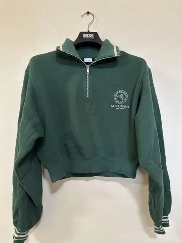 MOUSSY 하프 지퍼 크롭 맨투맨