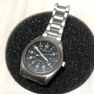 세이코 쿼츠 블랙 밀리터리