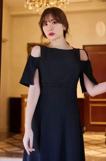 아델라이드 슬릿 소매 벨트 장식 드레스