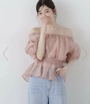 프로포션 바디 드레싱 오프숄더 블라우스