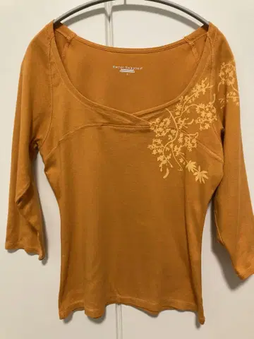 로얄 로빈즈 오렌지 컬러 꽃무늬 7부 소매 상의