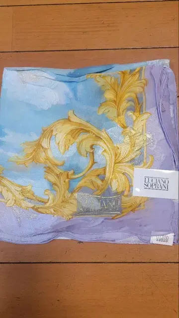 LUCIANO SOPRANI 스카프 택 포함 새상품