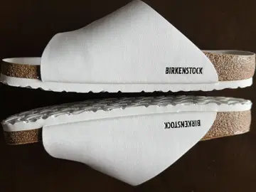 BIRKENSTOCK 화이트 클로그 샌들