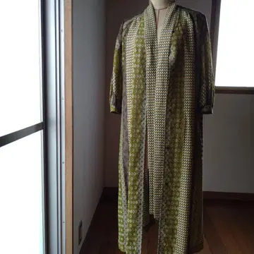 기하학 패턴의 긴팔 롱 원피스