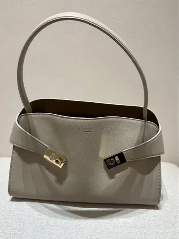 FERRAGAMO Hug 소프트 바이컬러 숄더백(M)