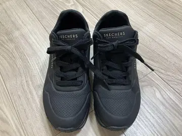 스케쳐스 블랙 스니커즈 24cm