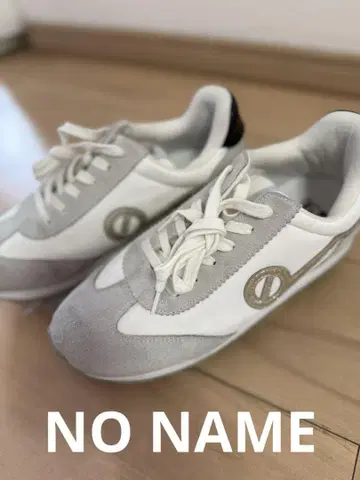 NO NAME 그레이/화이트 스니커즈 24.5cm