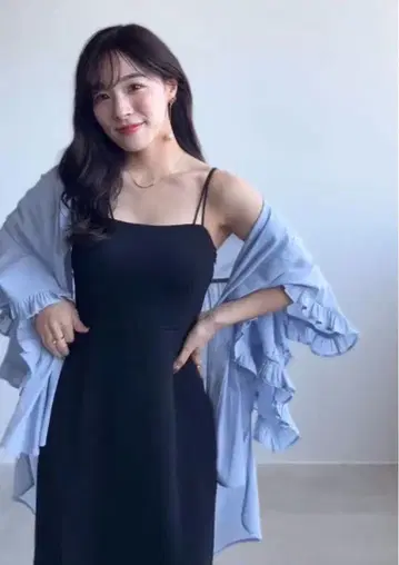 코코딜 프릴 블라우스