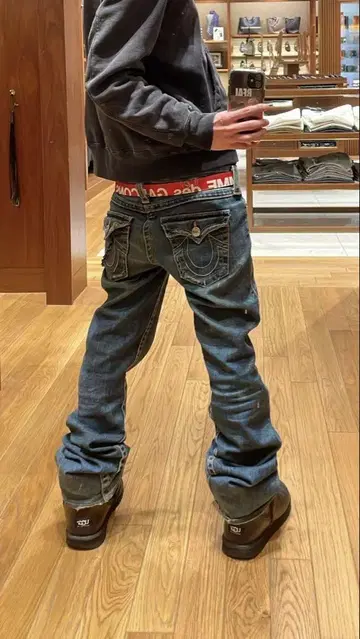TRUE RELIGION 플레어 데님