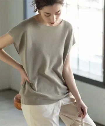 거의 새상품 OPAQUE.CLIP 부드럽고 드라이한 터치 보트넥 니트