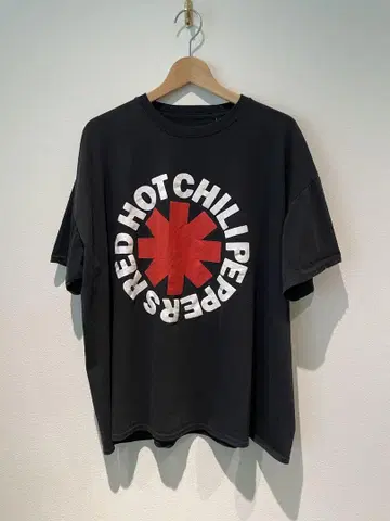 THRIFTY "레드 핫 칠리 페퍼스" 티셔츠