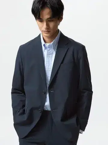 유니클로 네이비 감동 자켓 라이트 L