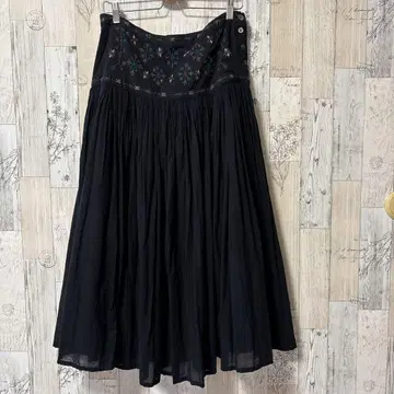 스나오쿠와하라 블랙 플레어 롱 스커트 멀티 컬러 자수