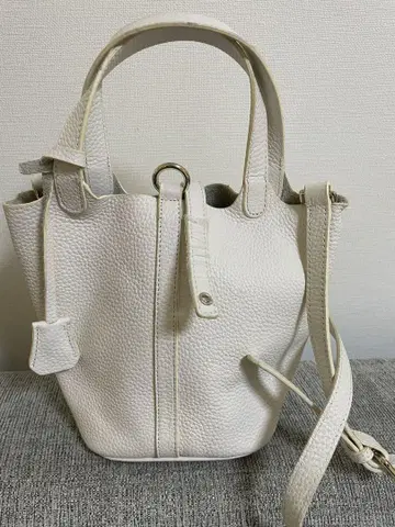 화이트 가죽 미니 토트백