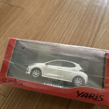 도요타 YARIS 화이트 미개봉 새상품 1/30 스케일