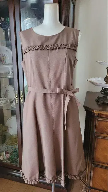 갤러리 비스콘티 브라운 프릴 원피스