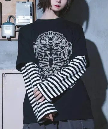 Hauls는 뼈까지 사랑하는 레이어드풍 롱 T 셔츠 사이즈 F