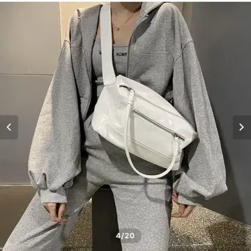 화이트 숄더백