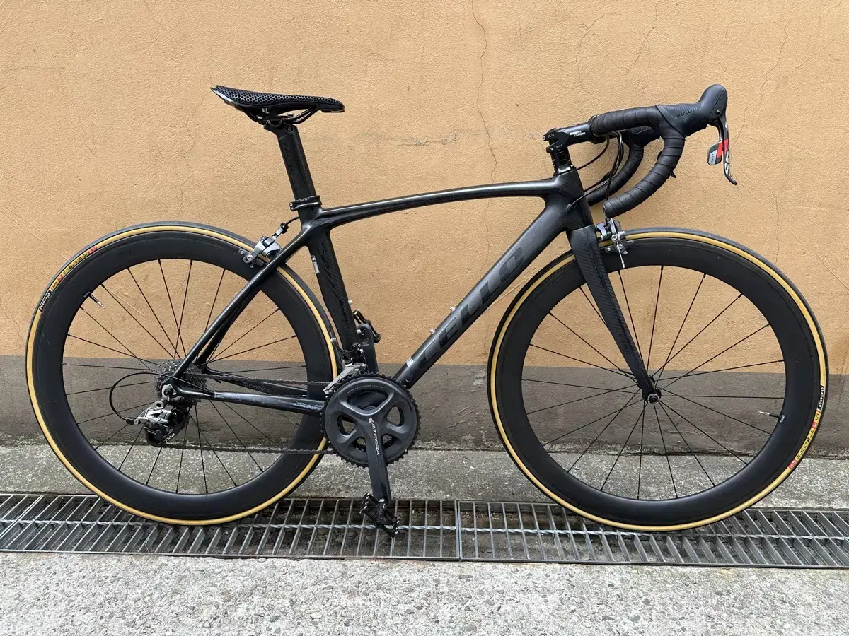 Cello lliot Signature 470 Full Carbon Road Bike Carbon Wheel