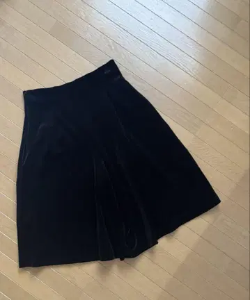 Foxey 벨로아 플레어 하프 팬츠