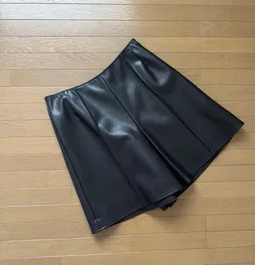 Foxey 블랙 인조 가죽 숏 팬츠