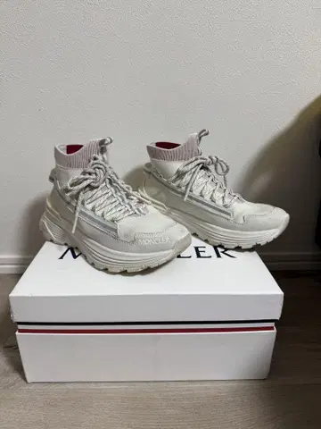 Moncler 화이트 하이컷 스니커즈