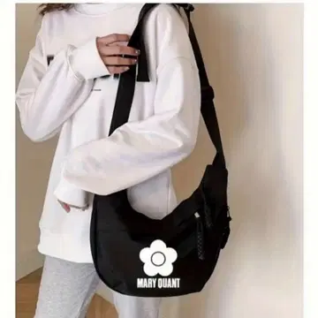 새상품 MARY QUANT 플라워 로고 사코슈
