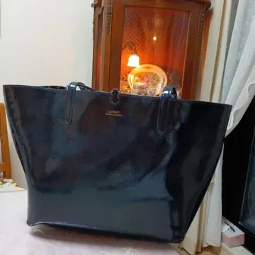 광택 네이비 심플 토트백