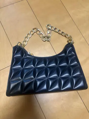 블랙 퀼팅 숄더백