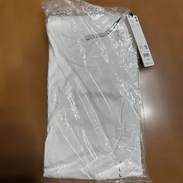 유니클로 +J 화이트 크루넥 티셔츠 L