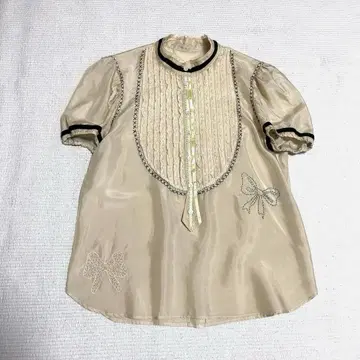 츠모리치사토 실크 블라우스 퍼프 슬리브 리본 자수 프릴 레이스 가슴 절개