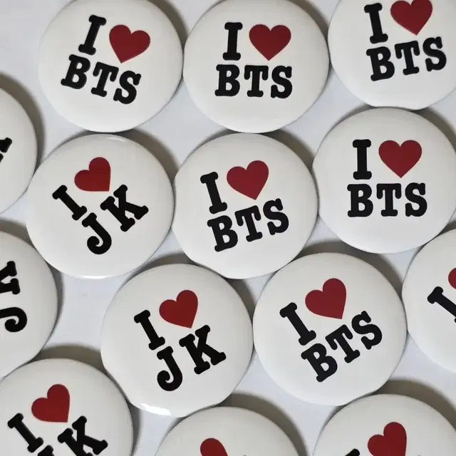 방탄소년단 아이러브 핀뱃지 판매ㅅㅊㅇ방탄소년단정국뷔지민제이홉슈가진알엠포카