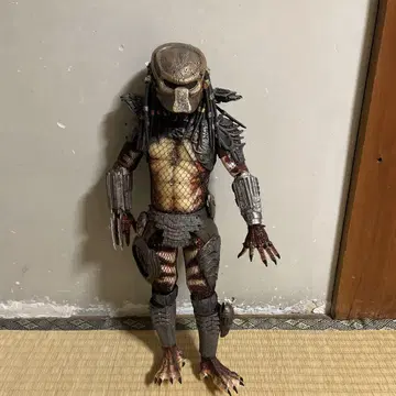 네카 빅 프레데터 1/4 피규어