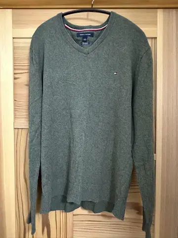 Tommy Hilfiger V넥 니트 (얇은 소재) / 구제 의류