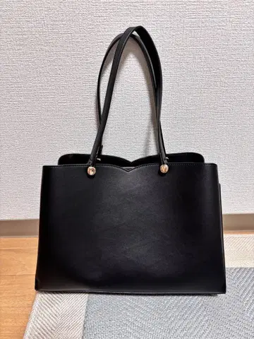 NATURAL BEAUTY BASIC 하트 컷 토트백 블랙