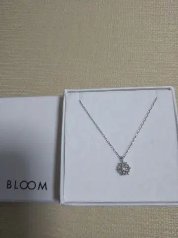 BLOOM 블룸 목걸이 K10 WG 미사용 새상품 다이아몬드