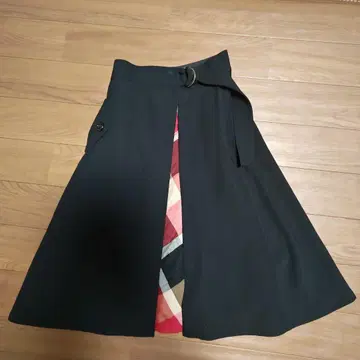 BLUELABELCRESTBRIDGE 블랙 & 레드 체크 랩스커트