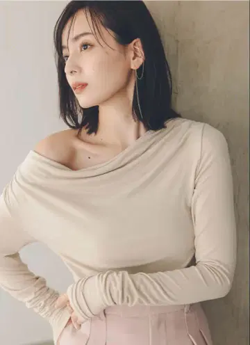 새상품급 anuans 개더드레이프 컷 탑