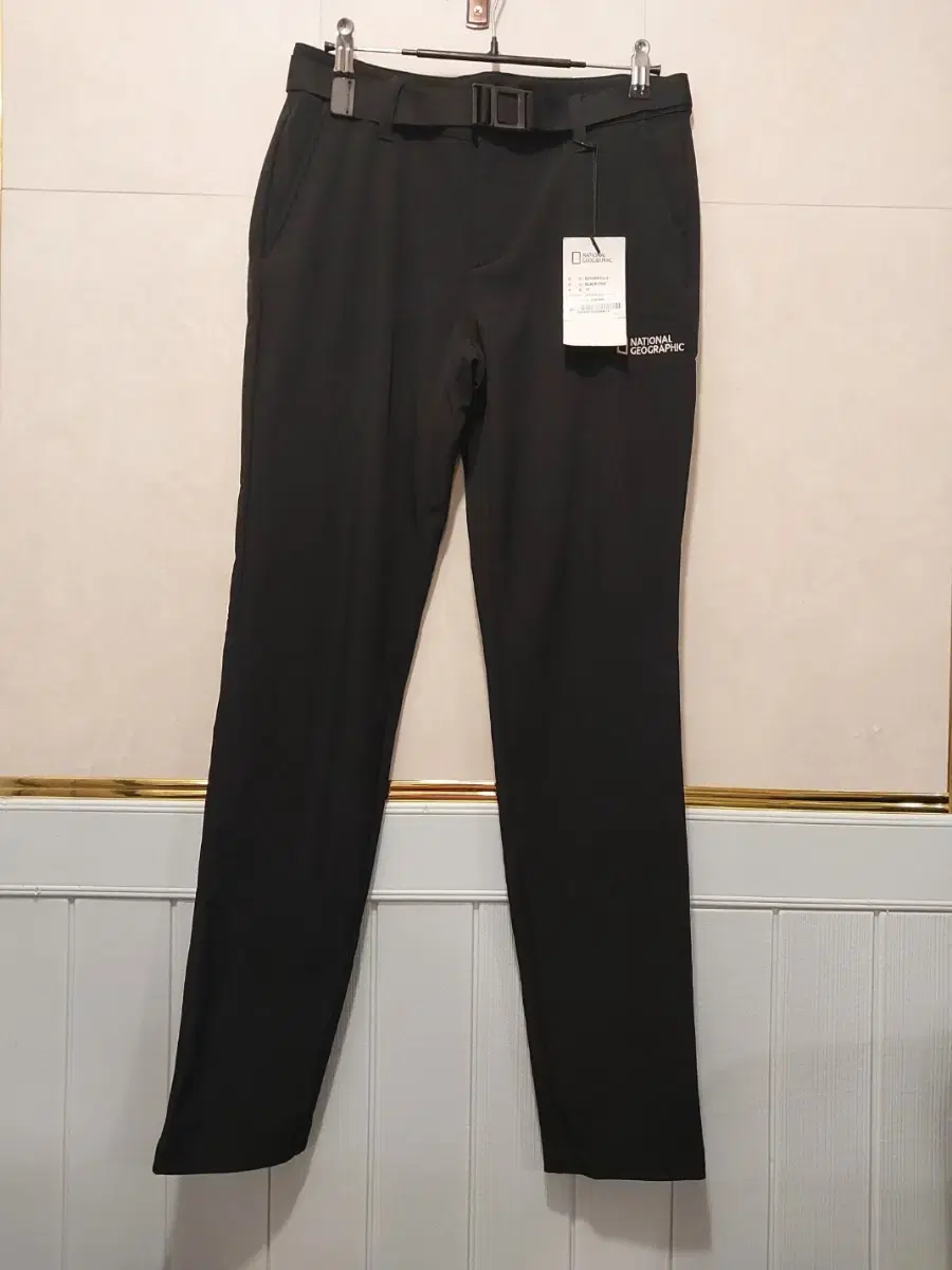 Authentic National Geographic Women's Pants, Size 76