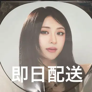 윤진 yunjin 이미지 부채 르세라핌 HOT 미개봉 새상품
