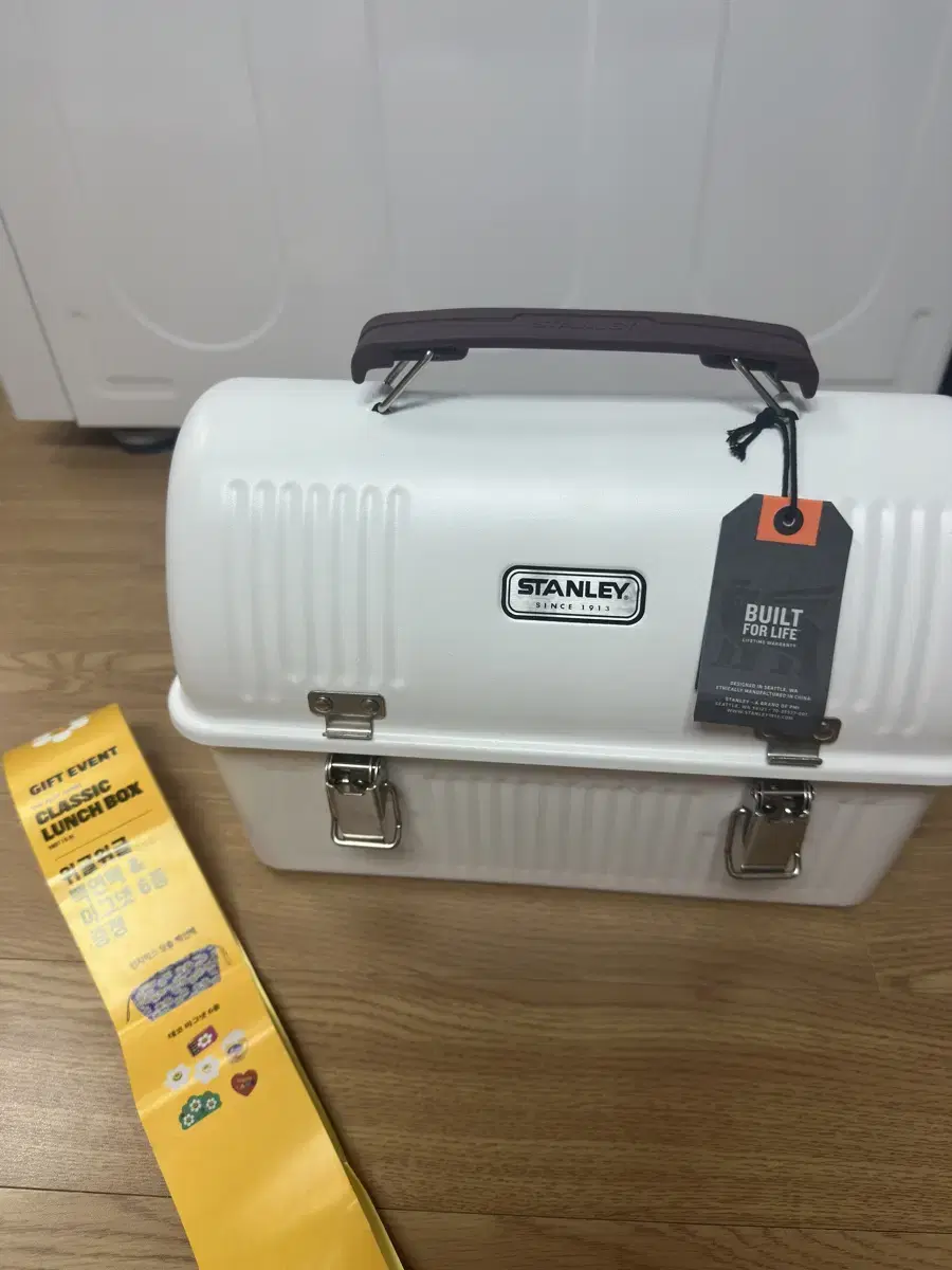 Stanley Lunch Box 9.4L White Wiggle Wiggle Collaboration New (Scratch)
