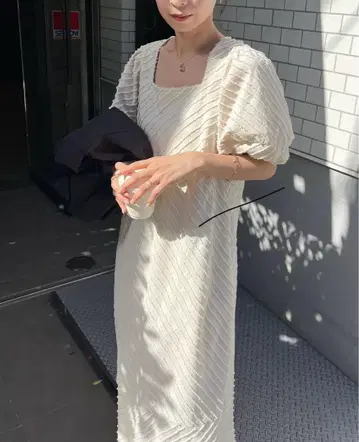 카프리슈 마쥬 컷오프 원피스 컬러:에크루 사이즈 PS